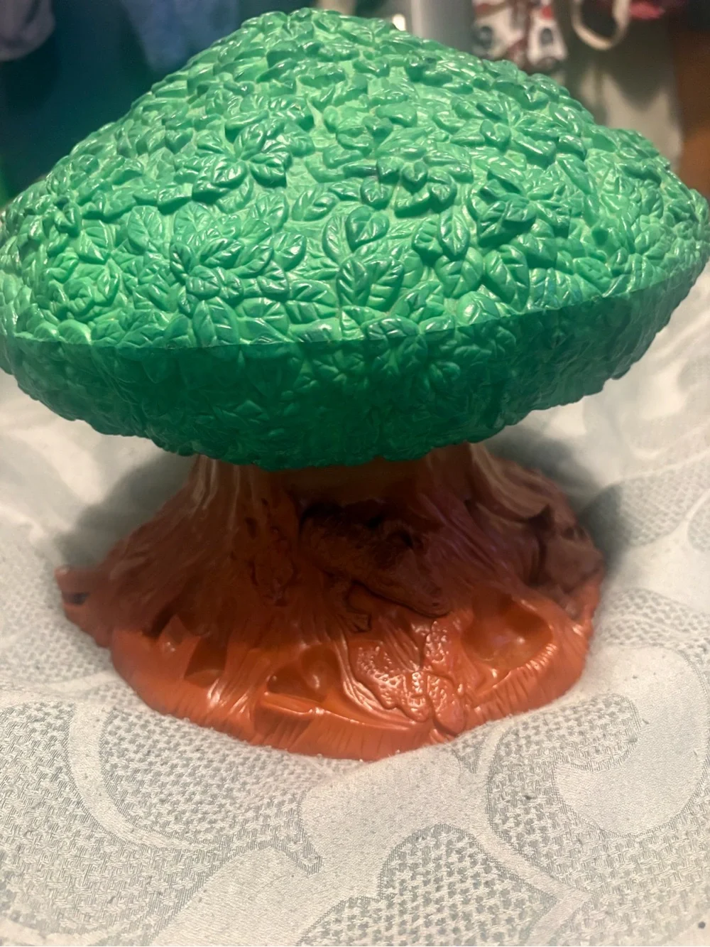 Animal kingdom tree collectible. Disney house collectible